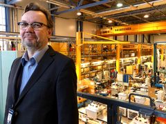 Teollisuusautomaation huippuyritys Fastemsin konsernijohtaja Tomas Hedenborg peräänkuuluttaa insinööreille nykyistä paljon monialaisempaa "T-mallista" osaamista. Kuva: Janina Granholm
