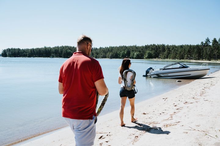 Yamarin 59 BR är en  fritidsbåt designad för familjer och par som vill komma ut och njuta på sjön.