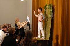 Kansallismuseon Drink & Draw -tapahtumassa juotiin ja piirrettiin. Kuva: Onni Vesa, Museovirasto.