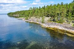 Swimrun-reitillä juoksu- ja uintiosuudet vuorottelevat. Kuva: Jarno Artika/Puruvesi SwimRun. 