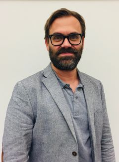 Tomas Järvinen, 41, magister och doktorand i konstförvaltning, verksamhetsledare, kulturproducent och finländsk juniormästare i tävlingscykling har valts till verkställande direktör för Folkhälsan Utbildning Ab som bland annat driver Solvalla och Norrvalla idrottsinstitut. Han tillträder sin nya tjänst vid Folkhälsan 1.1.2019. Foto: Sofia Eriksson.