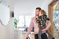 Fortumin SmartLiving-palveluiden tavoitteena on huoneistojen asumismukavuuden parantaminen ja koko kiinteistön energiatehokkuuden nostaminen. Kuva Fortum.