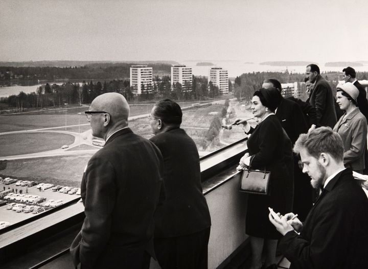Josip Broz Tito, president of Yugoslavia, on a state visit 1964 in Tapiola, Espoo. Urho Kekkonen, president of Finland and Heikki von Hertzen hosting the visit. Photo: Atte Matilainen