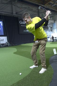 Golf-messuilla pääsee testaamaan mailoja ja omia taitojaan. Kuva: Messukeskus