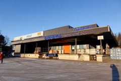 Malminkartanon harrastushalli sijoittuu entiseen postin lajittelu- ja logistiikkakeskukseen osoitteessa Ruosilantie18. Tila on suuruudeltaan 1028 m².