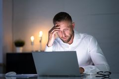 Vaikka työriippuvuus on suhteellisen yleistä, on siihen liittyvää tutkimusta tehty toistaiseksi vähän. Kansainvälinen hanke selvittää työriippuvuuden yhteyksiä mm. työstressiin ja -uupumukseen. Kuvituskuva: Mostphotos