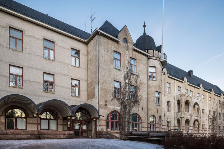Vuonna 1903 valmistunut päärakennus.