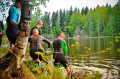 Swimrun-yhteislenkkejä organisoivat esimerkiksi useat tapahtumajärjestäjät. Kuvassa Kuopio Swimrunin yhteislenkkiryhmä. Kuva: Henry Grönholm