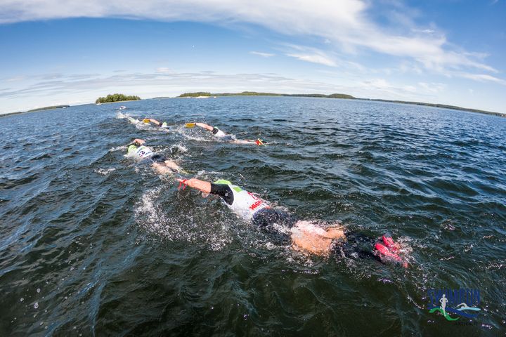 Swimrun-tapahtumiin osallistutaan parin kanssa tai yhden hengen joukkueena. Kuva: Jarno Artika/Puruvesi SwimRun.