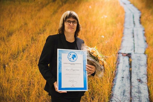 Outi Fingerroos työskentelee etnologian ja antropologian oppiaineessa Jyväskylän yliopiston humanistis-yhteiskuntatieteellisessä tiedekunnassa.