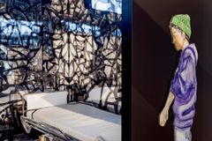 Olika erfarenheter av vacklande psykisk hälsa illustreras av människofigurer som skapats av seriekonstnären Viivi Rintanen.
Bild: Maija Astikainen / Helsingfors stadsmuseum