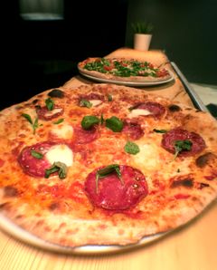 Pizzalistalta löytyy niin perinteisiä vaihtoehtoja kuin modernimpia makuyhdistelmiä.