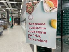 Uusi, merkittävästi monipuolisemmalla valikoimalla varustettu palvelutiski mahdollistaa entistä paremmin omistajien toiveiden huomioimisen ja tuoreen lähiruoan esilletuonnin.