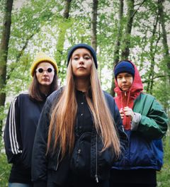 Huulet on parhaillaan debyytti-EP:tä työstävä kolmen nuoren naisen räp-bändi.