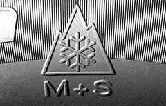 Uusi talvipitomerkintä (3PMSF=Three Peak Mountain Snow Flake) auttaa valitsemaan vaativiin talvikeleihin sopivimmat renkaat.
