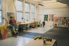 Kunsthaus on paikka, jossa taiteilijat pääsevät toteuttamaan itseään ja tutustumaan ammattitaiteilijan elämään. Kuva: Matias Aakko / Bazar Helsinki.