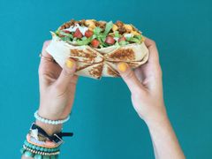 Taco Bellin suosittuja Crunchwrap Supremejä saa pian myös Lappeenrannassa.