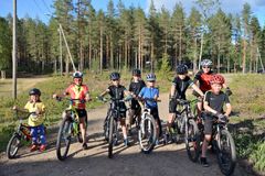 Lapset ovat suomalaisen pyöräilykulttuurin perusta. Pyöräilystä nauttivat lapset tulevat käyttämään pyörää
todennäköisesti myöhemminkin. Kuva: Joensuun Pyöräilijät ry