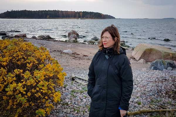 Kaupunkiympäristön apulaispormestari Anni Sinnemäki vieraili Ulko-Hatussa 29.10.2020. Kuvaaja: Esa Nikunen