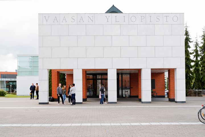 Vaasan yliopisto aloittaa kaksivuotisen tutkimusyhteistyön Kelan kanssa. Kuva: Mikko Käkelä
