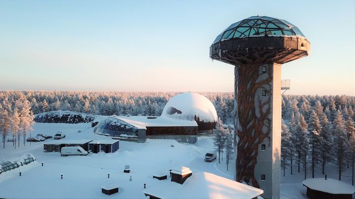 Arctic Brewers Retriet järjestetään matkailukeskus Kakslauttasessa, jossa on muun muassa taidegalleria, planetaario, panimo ja torni-iglu-ravintola.