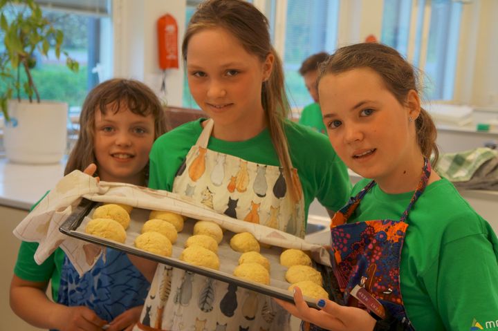 Tänä vuonna 900 lasta osallistuu 45 ruokakouluun ja näistä
25 ruokakoulua järjestetään suomenkielisillä paikkakunnilla Suomessa.