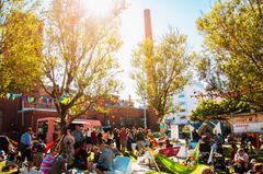 Teurastamo on yksi monista Helsingin omaleimaisista tapahtumapaikoista, joka tarjoaa tekemistä koko kesän. Kuva: Jussi Hellsten