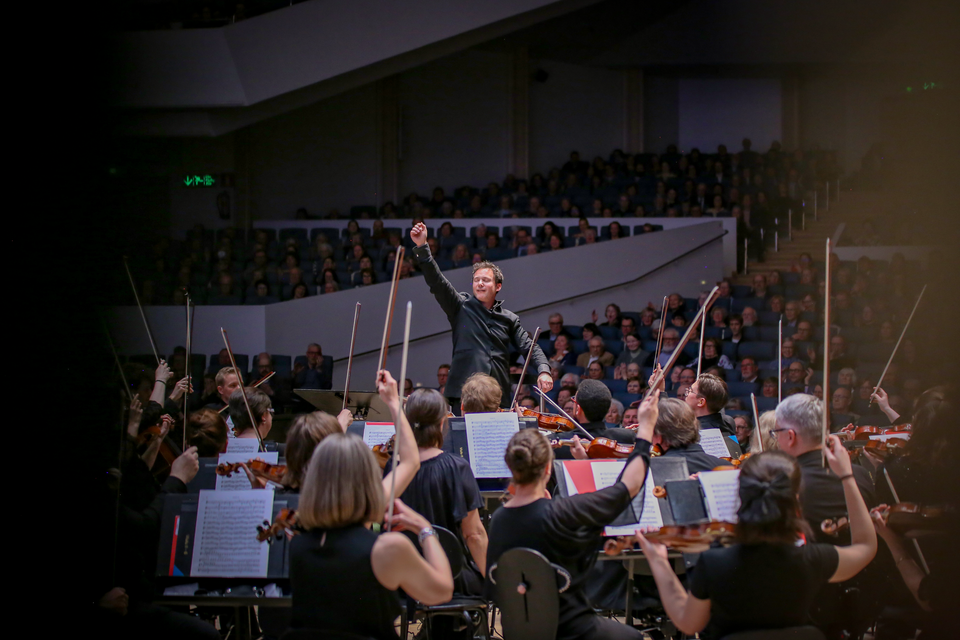 Matthew Halls on stage with Tampere Philharmonics 2025 @Kaehryan Fauth-Eskonen