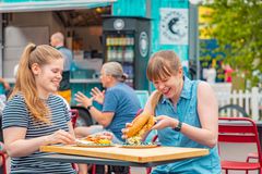 Food Park Särkäntori tarjoilee street food -henkistä ruokaa myös aikuiseen makuun.