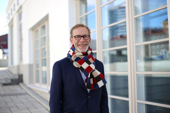 Oscar Softwaren toimitusjohtaja Mika Yletyinen päätti sijoittaa johtamaansa yritykseen, koska uskoo yrityksen edistyksellisiin ratkaisuihin ja työntekijöihin. Kuva: Kerttu Liukkala / Oscar Software