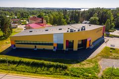 Kostia Areena on vuonna 2018 valmistunut liikuntahalli, jossa on käytetty LapWallin puuelementtituotteita.