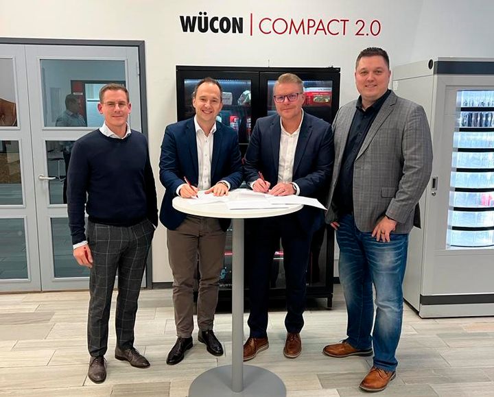FENTEC Oy allekirjoittaa sopimuksen Würth Groupin kanssa 8.11.2022. Kuvassa vasemmalta: Thomas Boss, Thomas Garz, Jari Kinnunen ja Markus Kihlström.