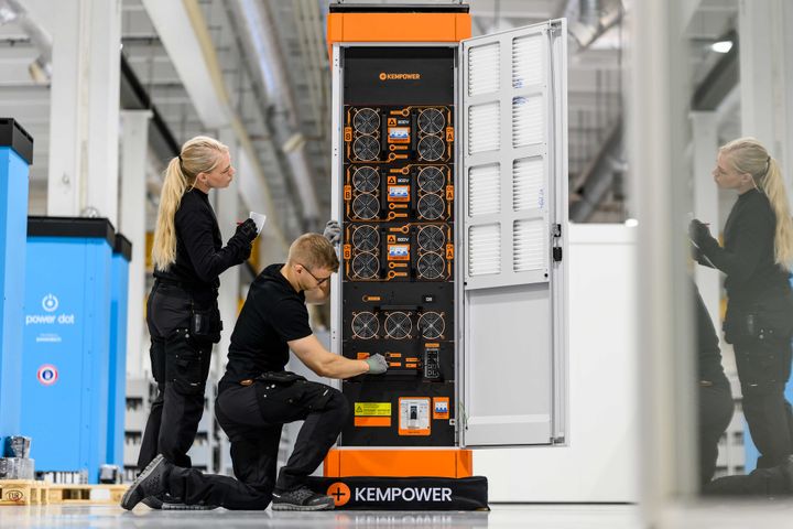 In parallel with the European expansion plans, Kempower continues to establish operations in the United States as previously announced. Kempower targets to establish operations in the US by the end of the year 2023.