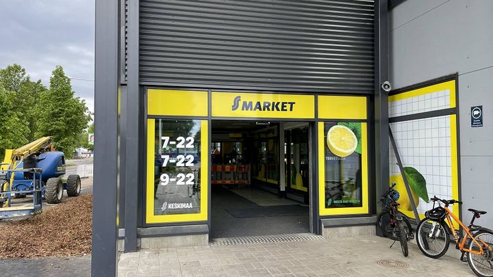 S-market Lievestuoreen uusi sisäänkäynti on entistä tilavampi. Kuva: Elina Piispanen