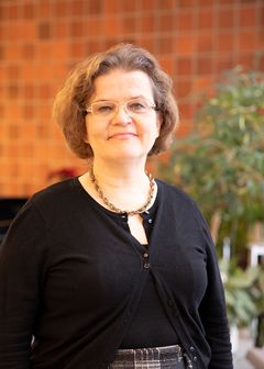 Sari Anetjärvi on Espoon seurakuntayhtymän hallintojohtaja ja aluekeskusrekisterin johtaja.