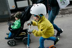 Yhteinen kirkkovaltuusto myönsi 2,5 miljoonan lisämäärärahan vuosille 2018–2020 helsinkiläisten parhaaksi muun muassa elintarvikeavun uudistamiseksi yhteisöllisiä ruokapaikkoja rakentamalla ja tukemalla kriisiin ajautuneita perheitä. Kuva: Elina Manninen