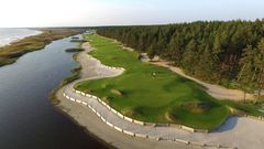 Meren rannalla, hiekkapohjaisella rantavyöhykkeellä sijaitsevat aidot Pärnu Bay Golfin links-kentät laadukkaine oheispalveluineen tarjoavat ainutlaatuisen pelielämyksen jo huhtikuussa. Kuva: Pärnu Bay Golf Links