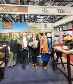 Vasemmalta Saila Valkeaniemi, Jasmin Jämsén, Kimmo Aalto, Hannele Eerola-Jämsén ja Kirsi Ilola-Ollikka. KUVA: Anne Mikkola.
