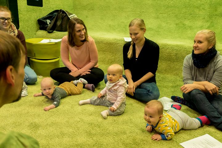 Vauvalorutusta Maunulan kirjastossa.