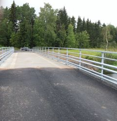 Dessutom kan man finansiera exempelvis projekt som förbättrar trafiksäkerheten och projekt för grundförbättring av vägar.