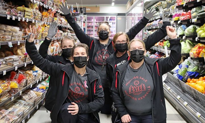 Osuuskauppa Keskimaan sisäisen somekanavan, Workplacen, kautta tavoitetaan helposti koko Keskimaan henkilökunnan eli lähes 2000 keskimaalaista. Se on erittäin tärkeä viestinnän työväline yhteisöllisyyden lisäämisessä ja ylläpitämisessä. Kuva: Kristiina Tammitie