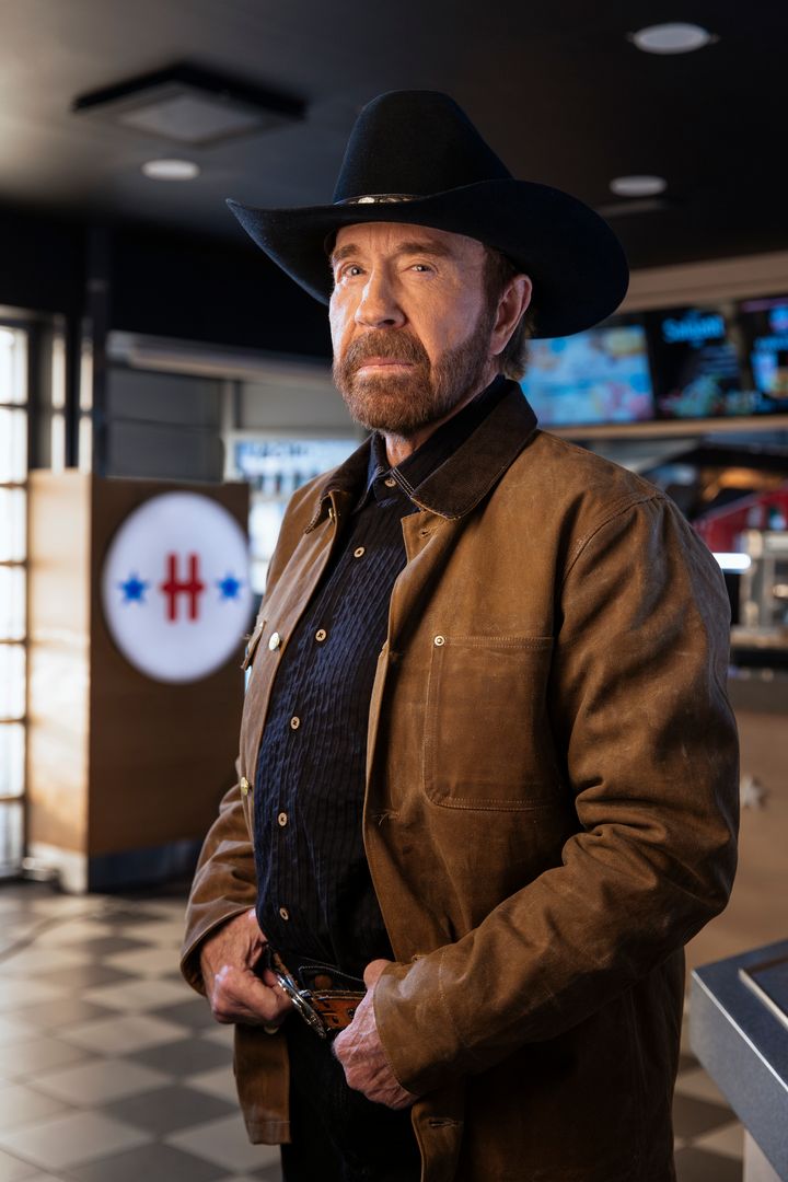 Chuck Norris mainoskuvauksissa Helsingissä. Kuva: Janne Mikkilä