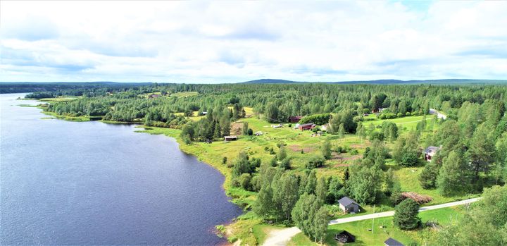 Yläkemijoen maisemanhoitoalue käsittää Tennilän, Viirinkylän ja Vanttauskosken jokivarsikylät. Kuva: Tatu Laukkanen