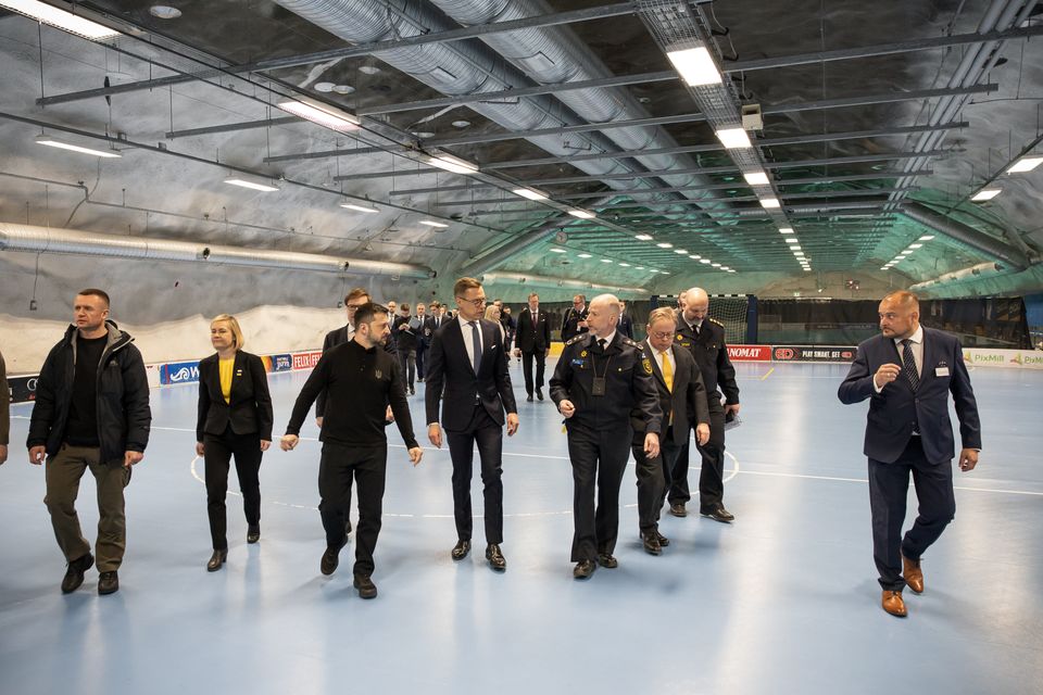Presidentti Stubb ja presidentti Zelenskyi tutustuivat Merihaan kallioväestönsuojaan. Kuva Matti Porre Tasavallan presidentin kanslia