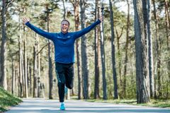 Vuoden 2019 Wings for Life World Run sovellusjuoksun osallistuja. Kuvaaja: Jan Henrik Pärnik / Red Bull Content Pool.