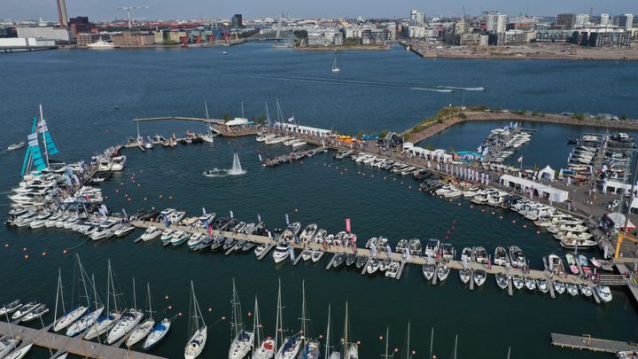 Since 1998 the Helsinki Boat-Afloat Show has been organised together with the sailing club Helsingfors Segelklubb at the sheltered yacht club marina on the west side of the inner city of Helsinki.