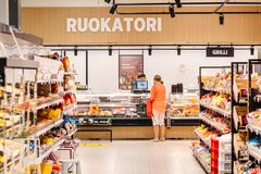 Uuden marketin myötä hämeenkyröläisten arki helpottuu monin tavoin, muun muassa Ruokatorin ja paistopisteen antimien ansiosta.