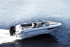 Flipper 760 DC on Flipper-malliston premier-luokan daycruiser-vene.