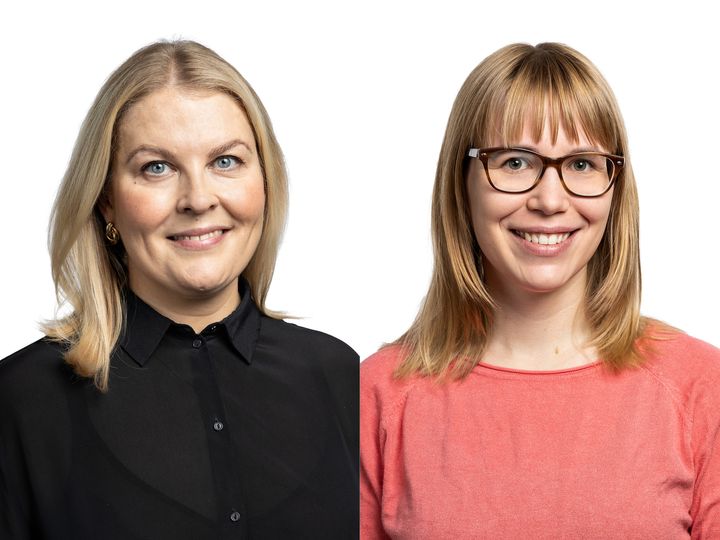Viestintäpäällikkö Miia Järvi (vas.) ja viestintäsuunnittelija Laura Paatelainen (oik.) Kuva: Jukka-Pekka Flander / SDP