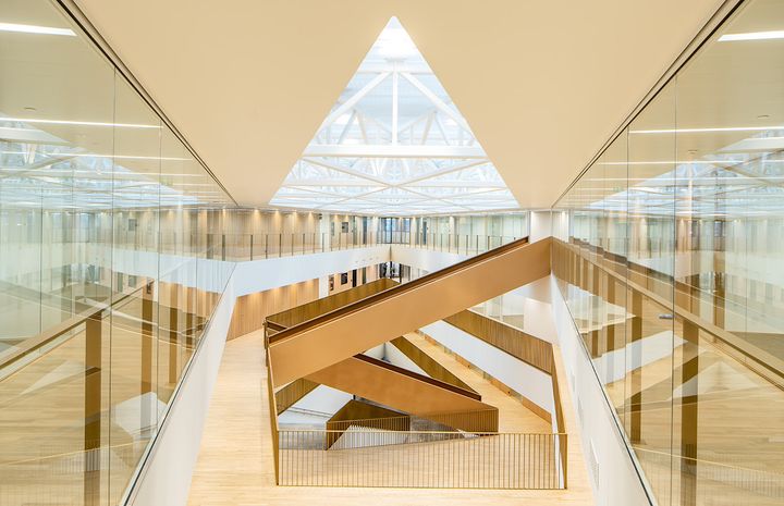 Kauppakorkeakoulu-rakennus tarjoaa tilat noin 2000 henkilölle. Kuva: Mika Huisman / Aalto-yliopisto
